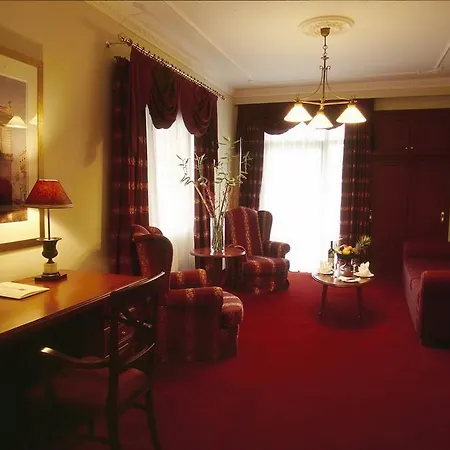 Aiges Melathron Otel Karaferye