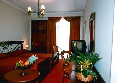 αιγές μέλαθρον Ξενοδοχείο