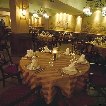 αιγές μέλαθρον