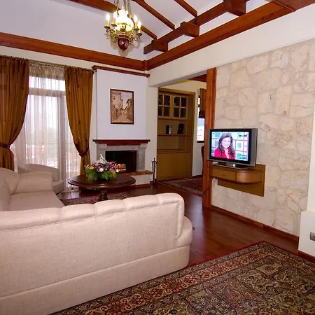 αιγές μέλαθρον Βέροια