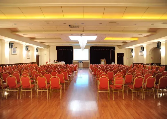 αιγές μέλαθρον